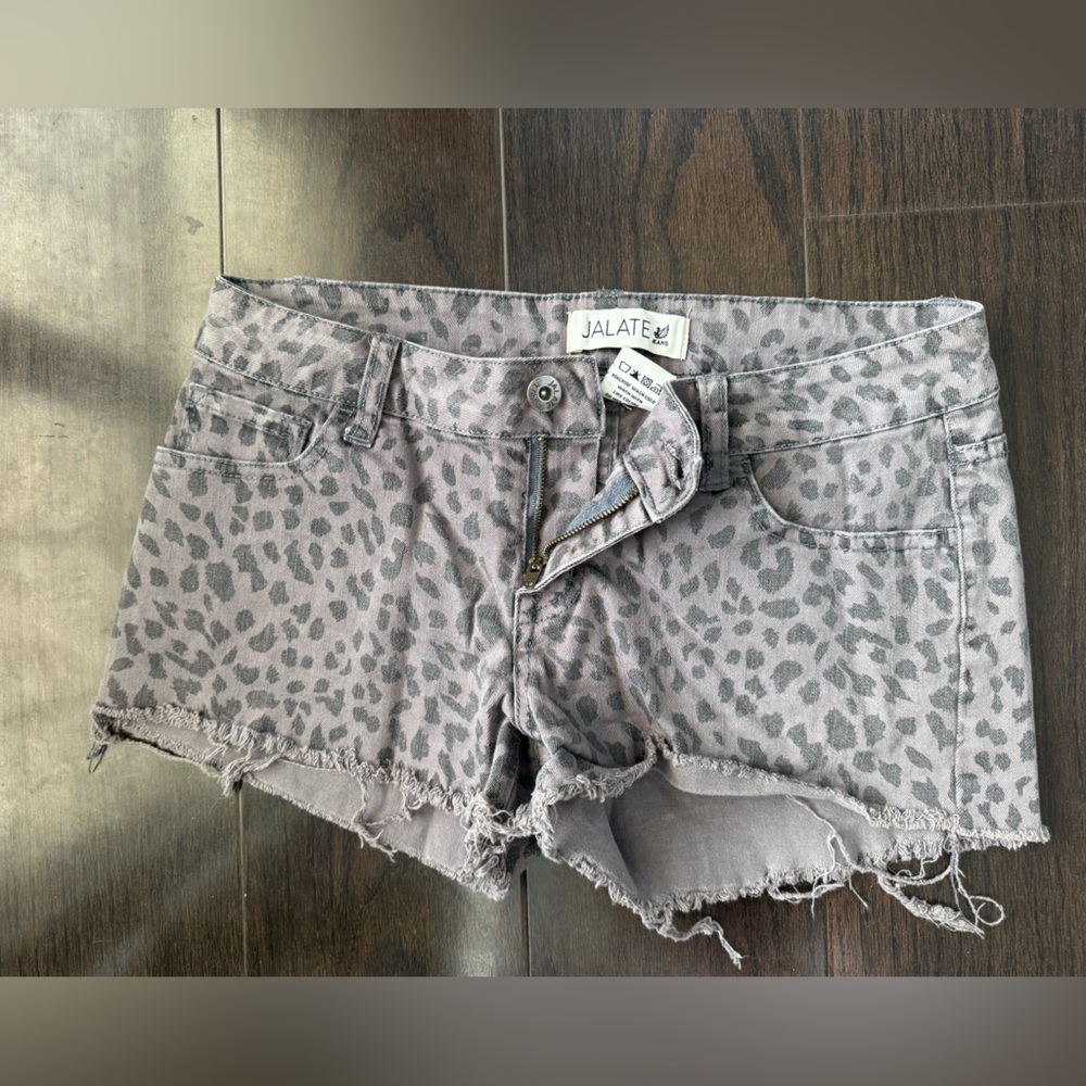 Jalate Gray Leopard Print Women Shorts